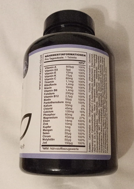 Rückseite der Nutravita Multivitamin Tabletten Dose mit Inhaltsstoffliste und Nährwertangaben